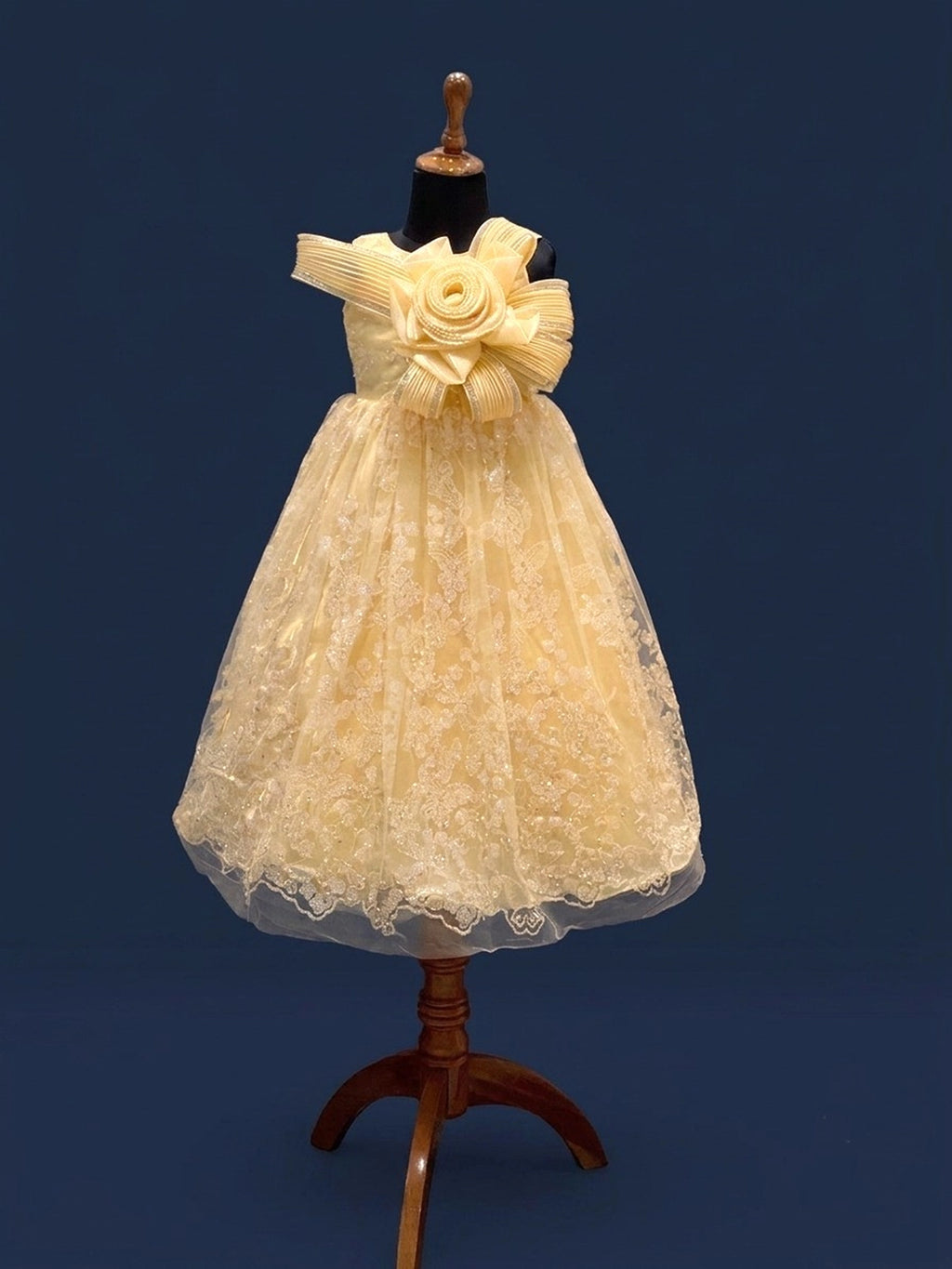 Girls Light Yellow One-Shoulder Lace Party Frock